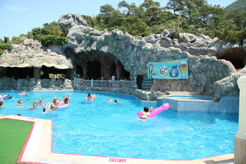 Grand Aquarium Apart İçmeler Exterior photo