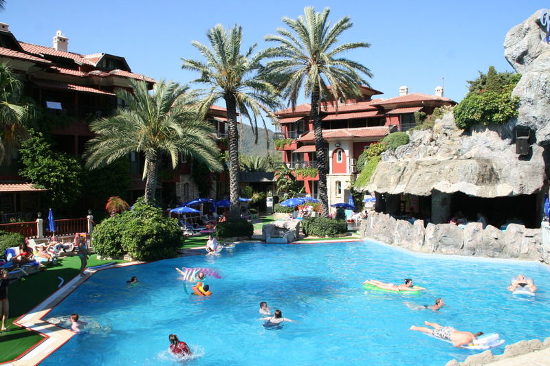 Grand Aquarium Apart İçmeler Exterior photo