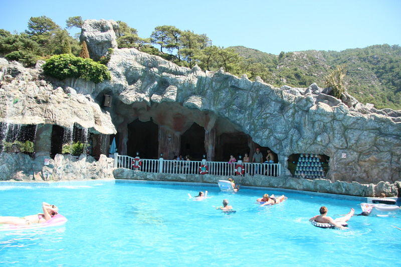 Grand Aquarium Apart İçmeler Exterior photo