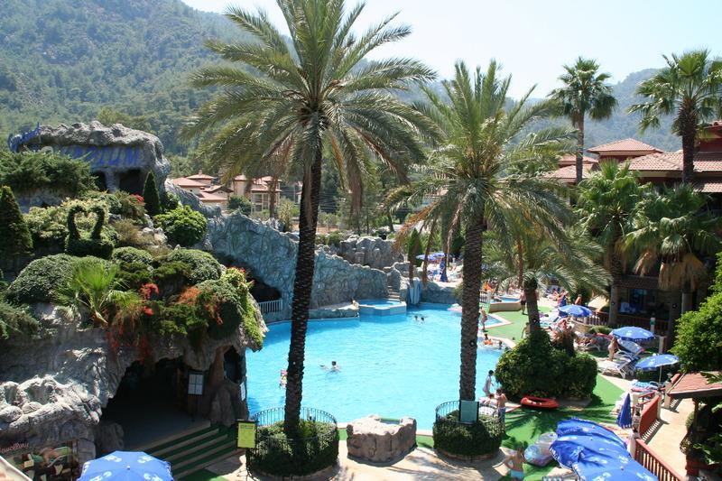 Grand Aquarium Apart İçmeler Exterior photo