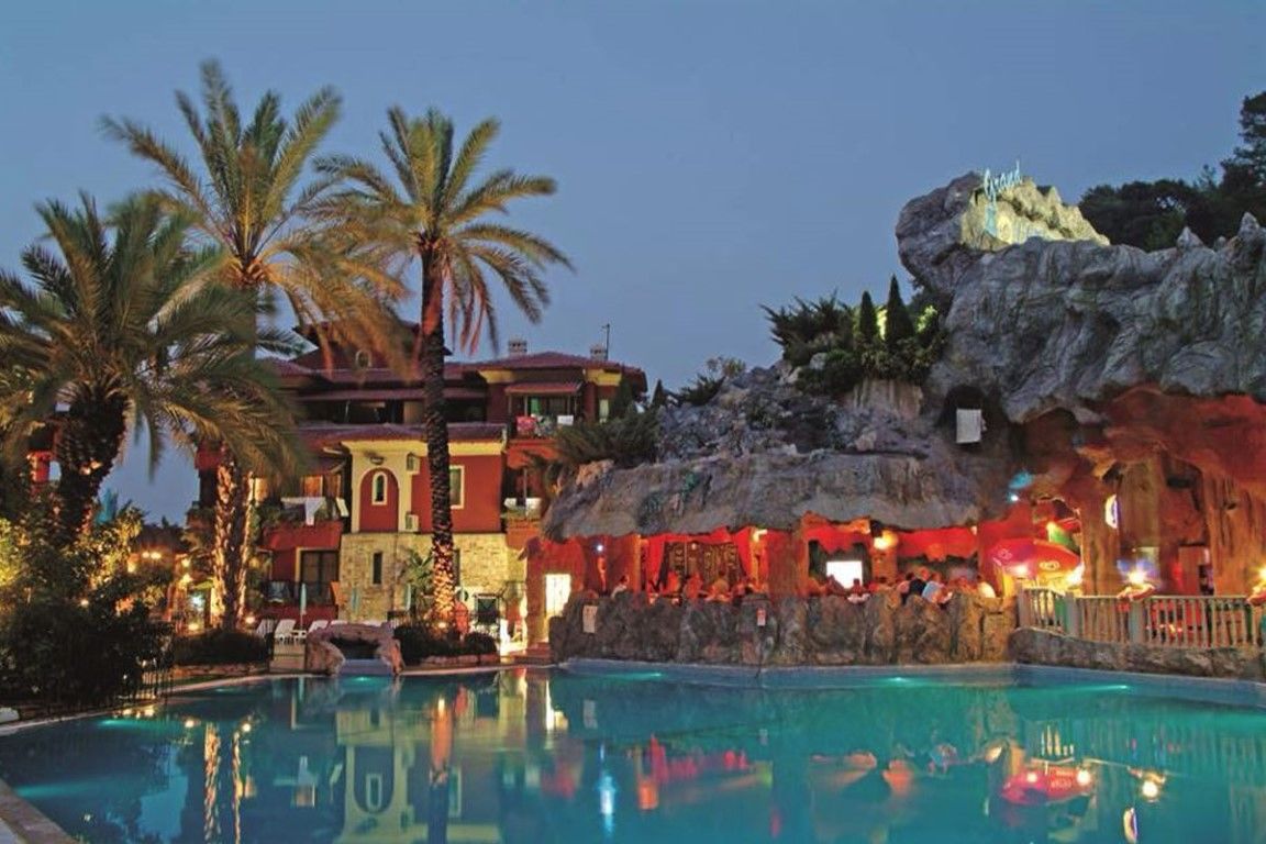 Grand Aquarium Apart İçmeler Exterior photo