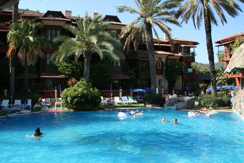 Grand Aquarium Apart İçmeler Exterior photo