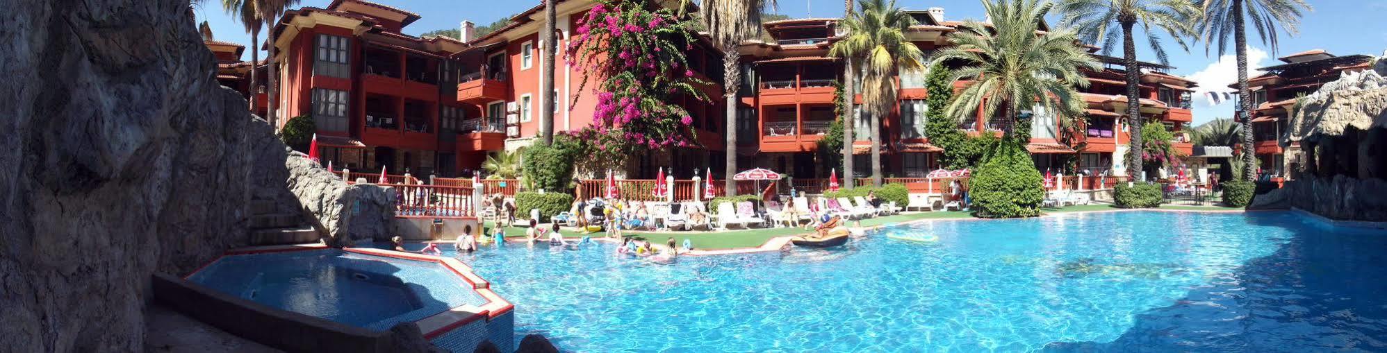 Grand Aquarium Apart İçmeler Exterior photo