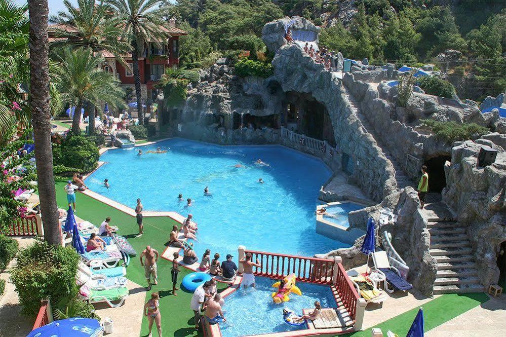 Grand Aquarium Apart İçmeler Exterior photo