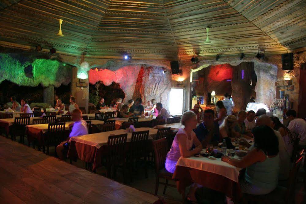 Grand Aquarium Apart İçmeler Exterior photo