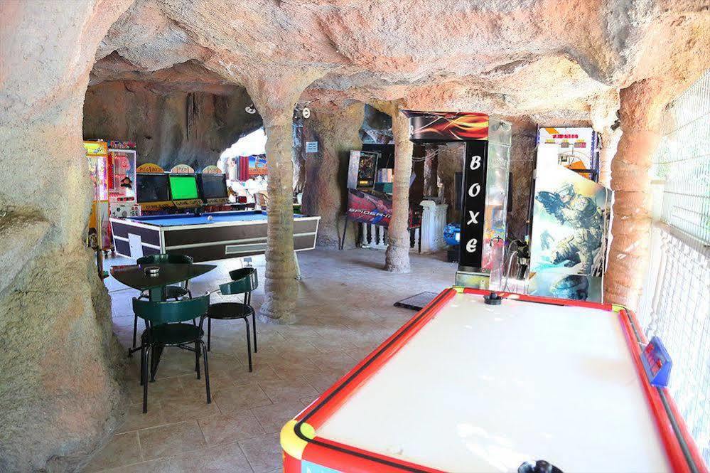 Grand Aquarium Apart İçmeler Exterior photo