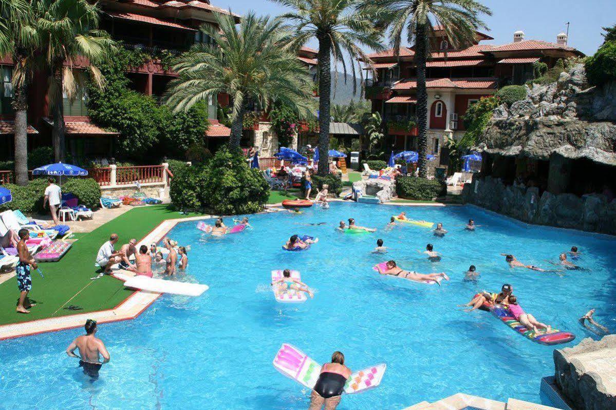 Grand Aquarium Apart İçmeler Exterior photo