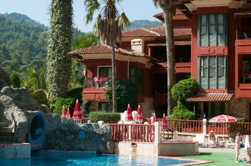 Grand Aquarium Apart İçmeler Exterior photo