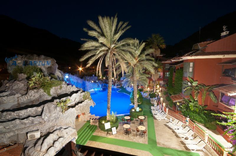 Grand Aquarium Apart İçmeler Exterior photo